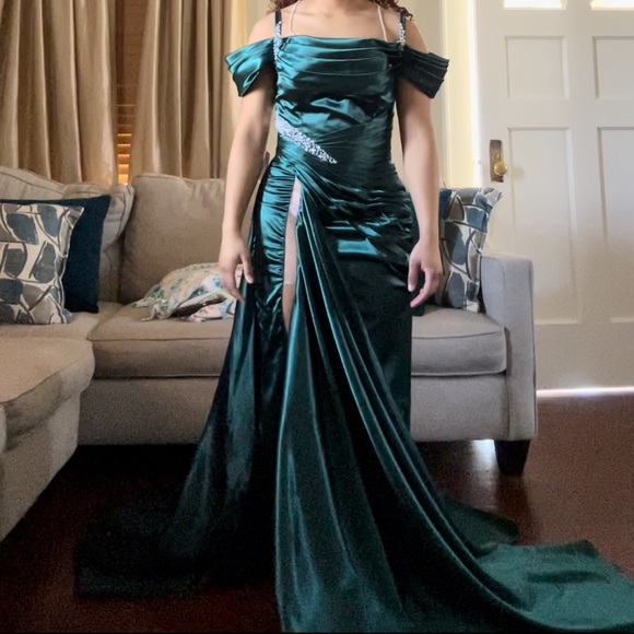 Emerald green prom dress - Picture 3 of 7